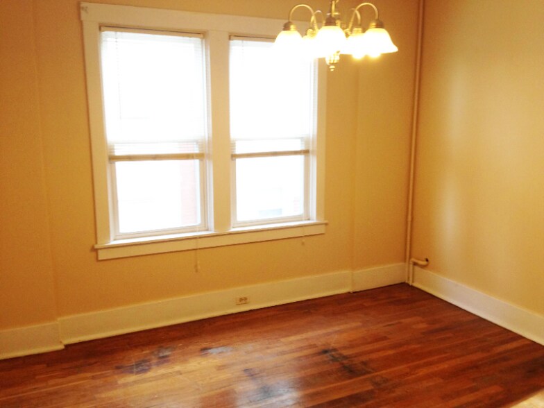 Building Photo - 2916 Clermont Ave