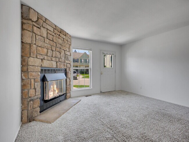 Building Photo - $1,795 // 2-Bed 1-Bath Charming Rowhome in...