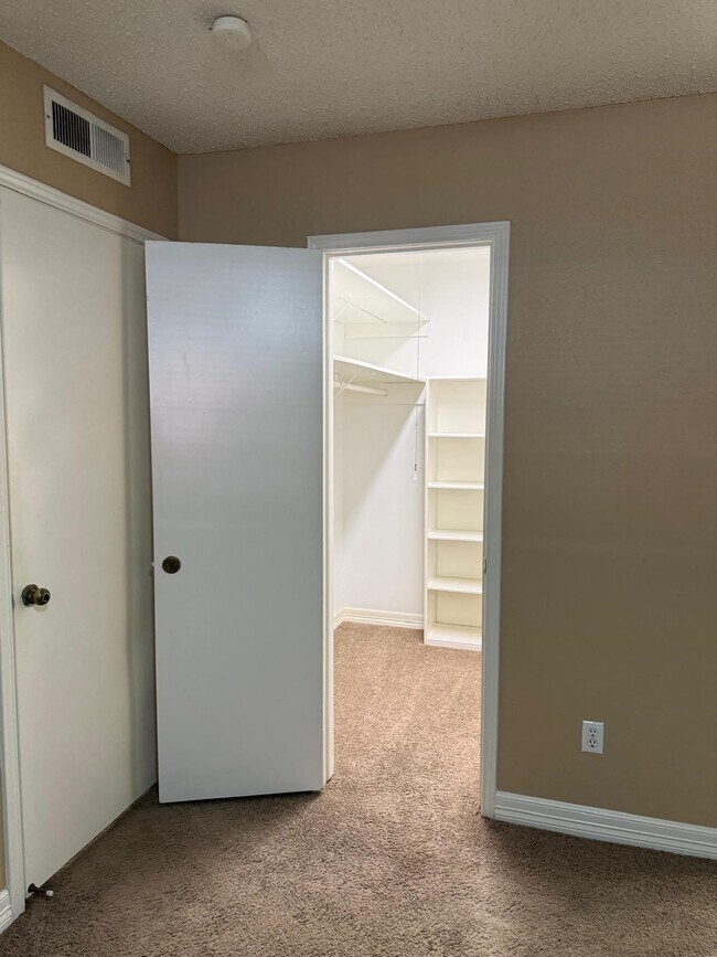 Building Photo - 6402 Del Monte Dr