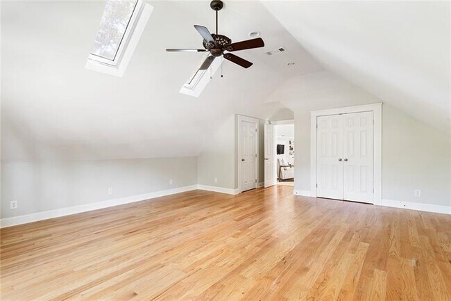 Building Photo - 428 S Howard St SE