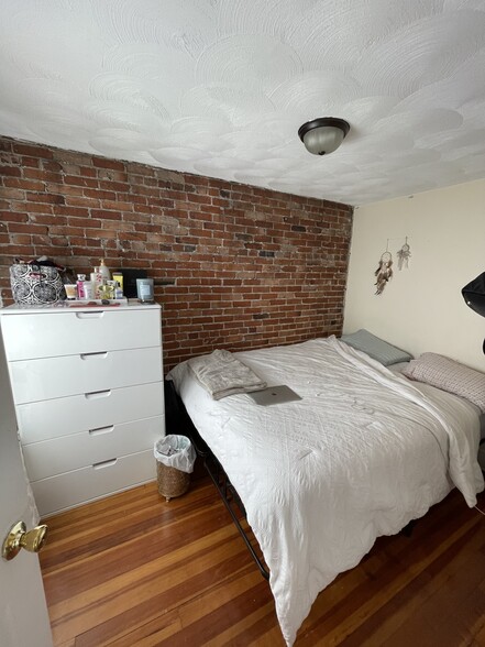 Building Photo - 25 Chelsea St