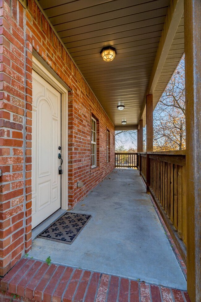 Building Photo - Four Bedroom Home Walking Distance to UofA! Lawn Care Included! AVAILABLE IN JULY!!!!!