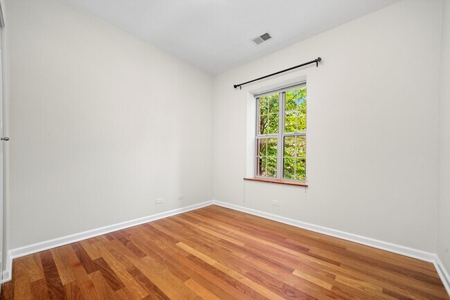 Building Photo - 3551 W Belle Plaine Ave