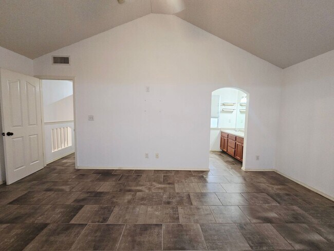 Building Photo - Charming 3 bedroom, 2.5 bath home in West ...