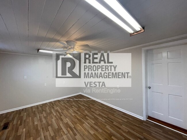 Building Photo - 7162 Everett Dr