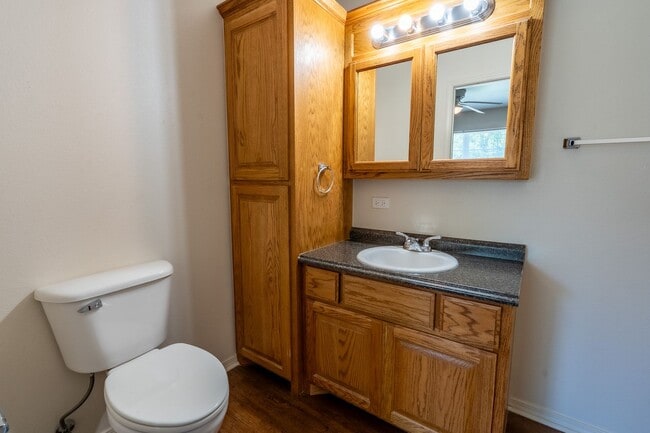 Building Photo - Cozy 2 Bedroom 2 Bathroom Townhome in Wagoner