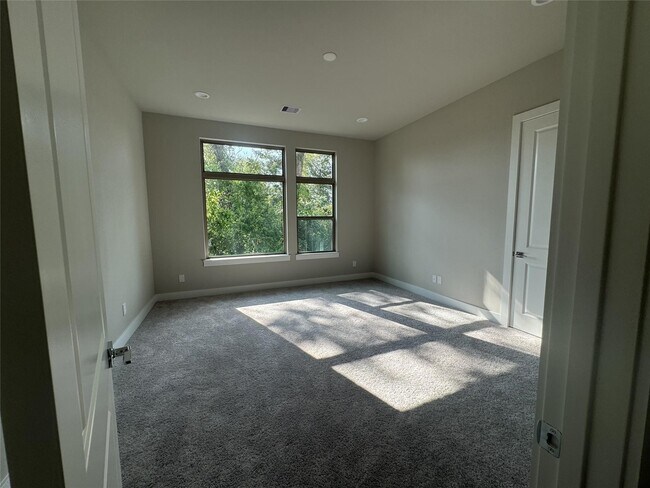 Building Photo - 540 Janisch Rd