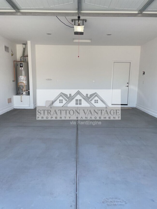 Building Photo - 2942 Kim Dr