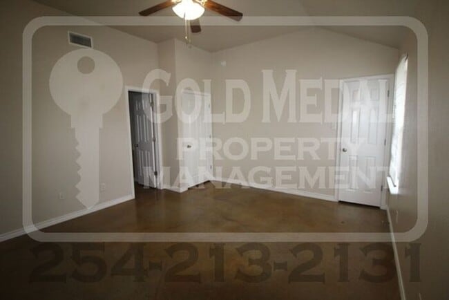 Building Photo - 4003 Cambridge Dr