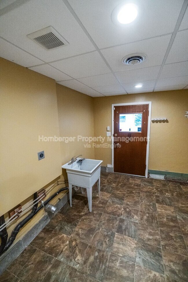 Building Photo - 2324 E South Crescent Ave