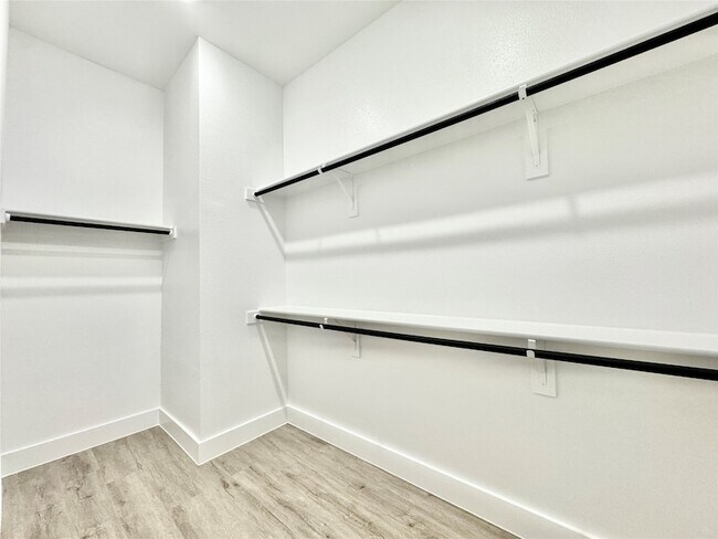 Building Photo - 8513 Shoreham