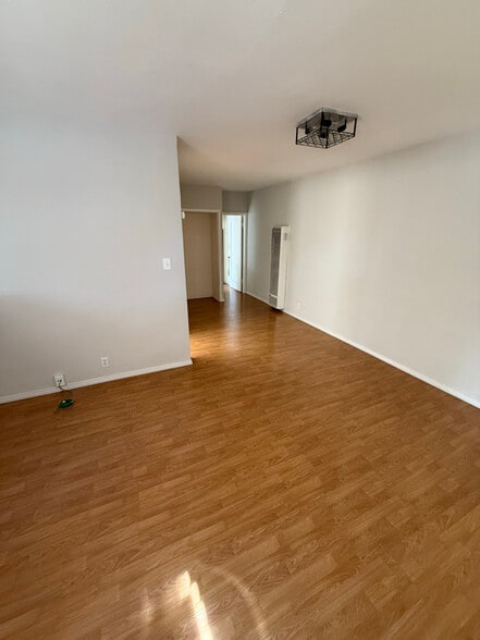 Building Photo - 631 E Cypress Ave