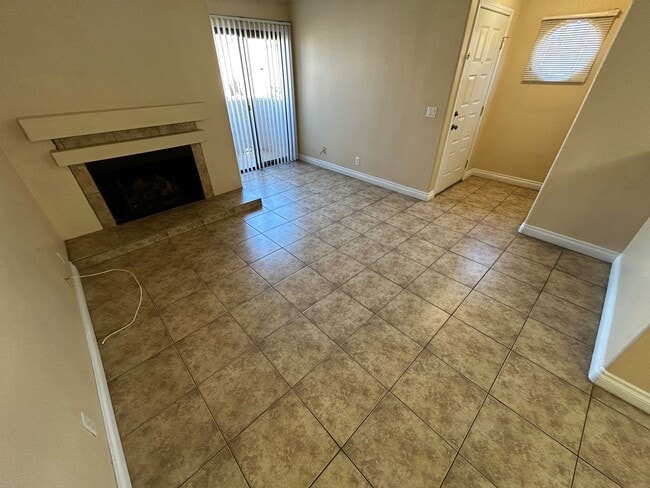 Building Photo - *** NEW YEAR WINTER WELOME DEAL!! $500 OFF FIRST MONTHS RENT IF MOVED IN 2 WEEKS!!***  CHARMING E...