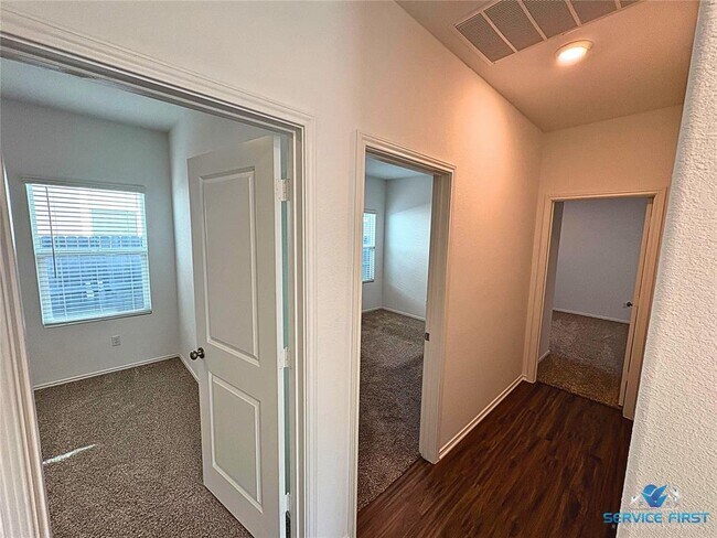 Building Photo - 124 Rooster Wy