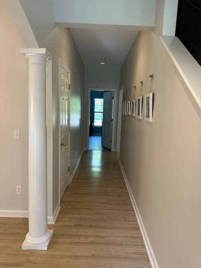 Building Photo - 5 Bridle Ct