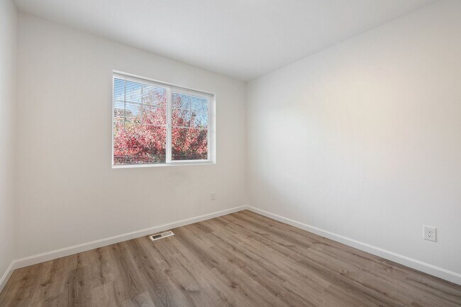 Building Photo - Like-New Tumwater Hill Home with A/C - 3 beds, 2.5 baths