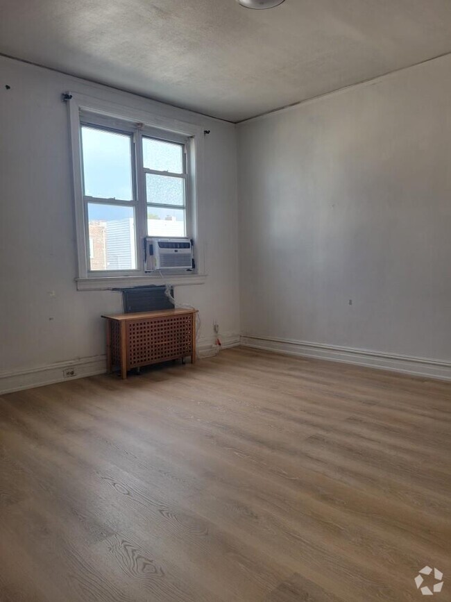 Building Photo - 82-73-73 165th St