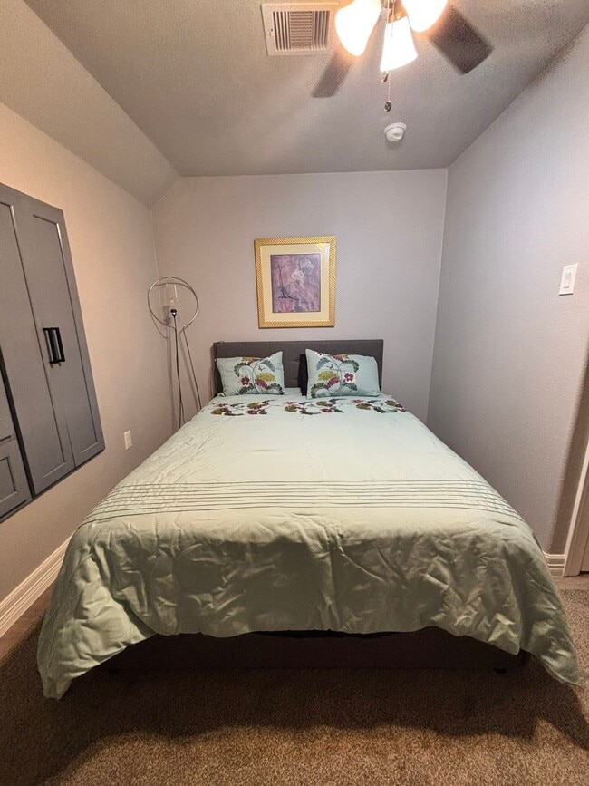 Building Photo - 427 Rice Ave