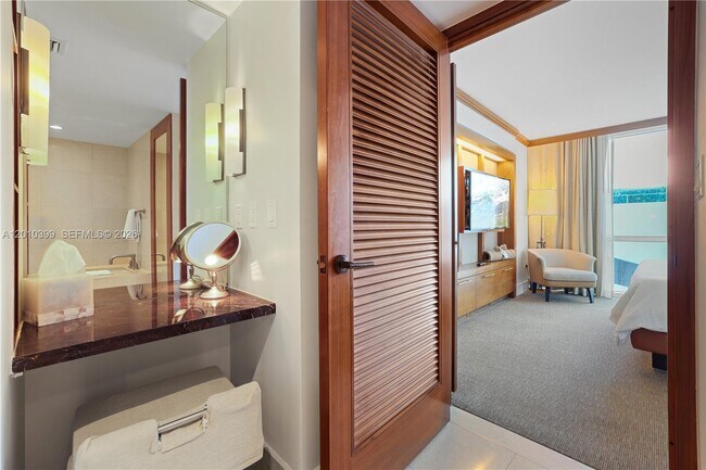 Building Photo - 6801 Collins Ave