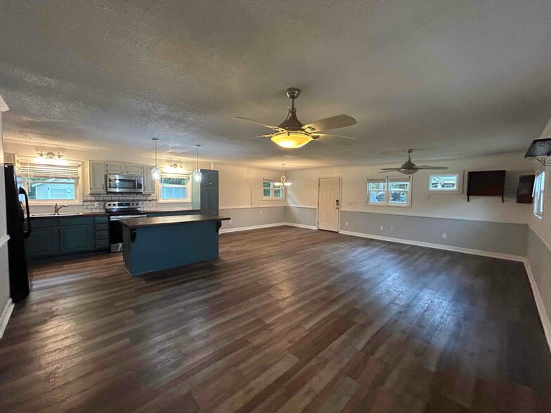 Building Photo - 436 Riverdale Rd