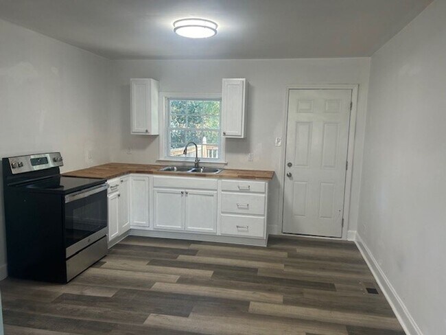 Building Photo - Coming soon!! 3 Bedroom 1 Bath