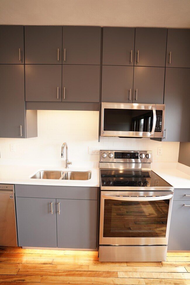 Building Photo - 704 Jefferson St