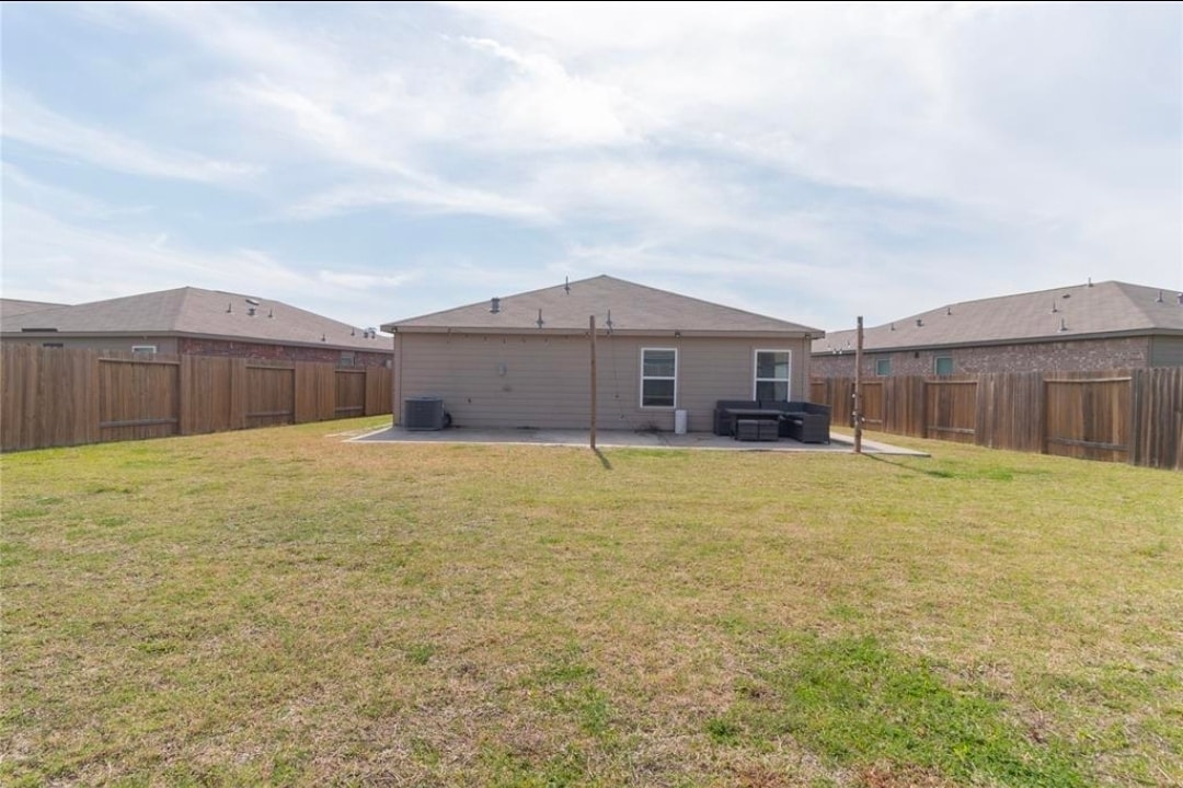 Building Photo - 15310 Albert Oak Dr