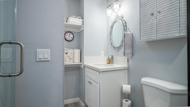 Building Photo - 510 N Villa Ct