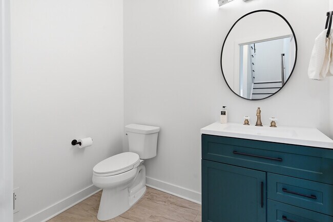 Building Photo - 26 River St