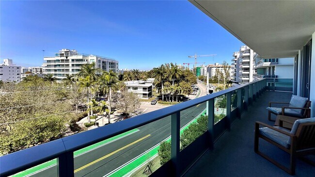 Building Photo - 9201 E Bay Harbor Dr