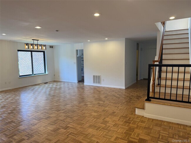 Building Photo - 15 Old Field