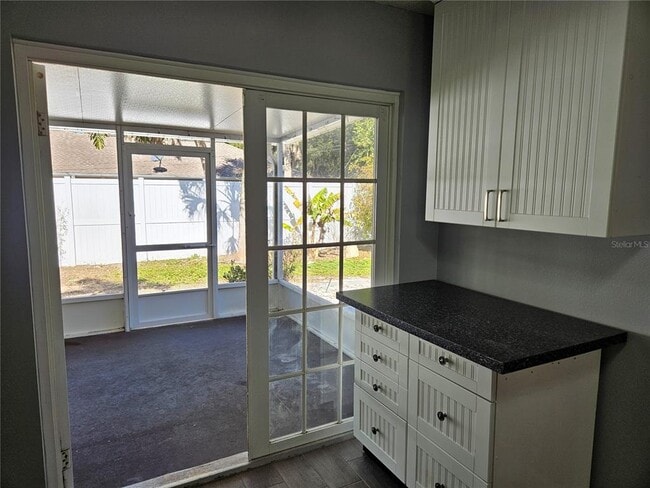 Building Photo - 272 Loyola Rd