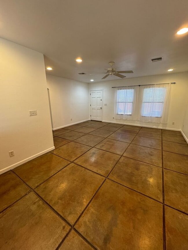Building Photo - Charming 2 Bedroom, 2 Bathroom Home in Tucson, AZ
