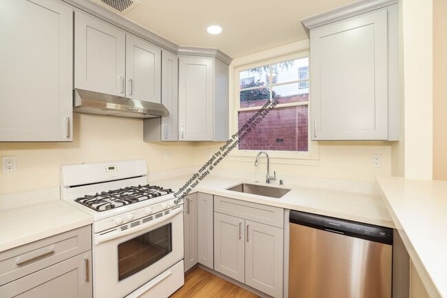 Building Photo - 27 Excelsior Ct