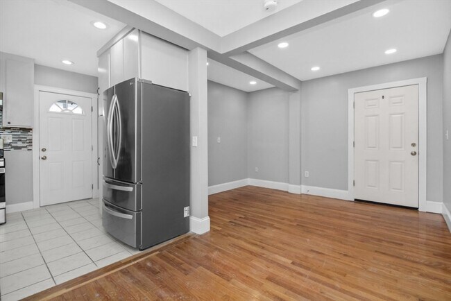 Building Photo - 66R Stanley St