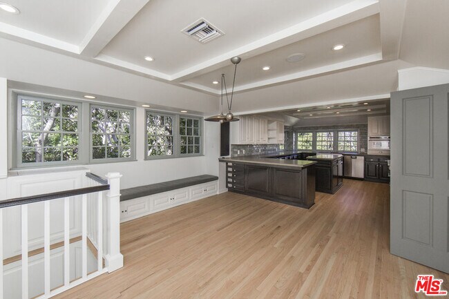 Building Photo - 271 Loring Ave