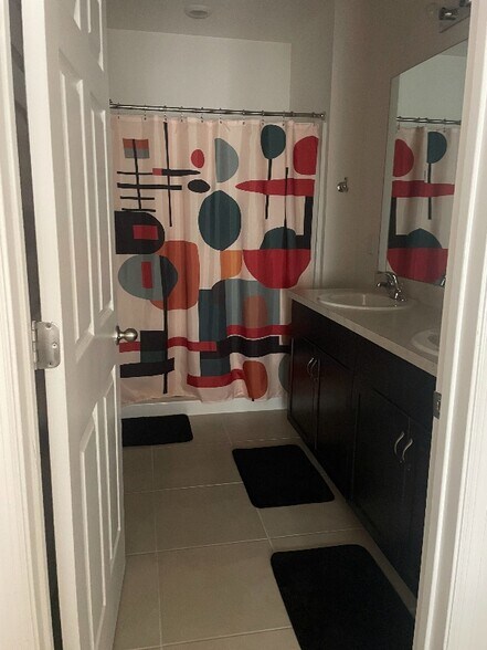 Building Photo - 7249 W Lenox Cir