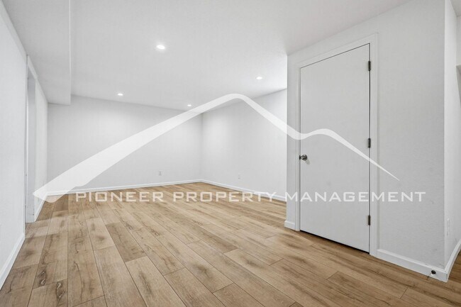 Building Photo - Charming Home with Central AC & Washer/Dryer