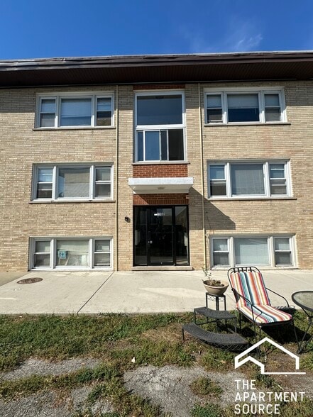 Building Photo - 9612 Ivanhoe Ave