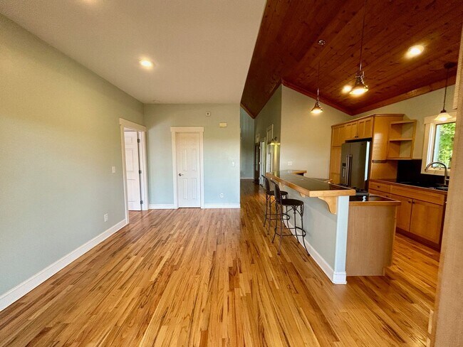 Building Photo - Central AVL - Custom Built, Made for Enter...
