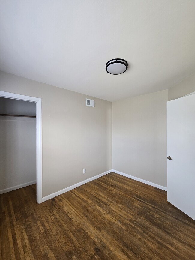 Building Photo - 333 N Colby Ave