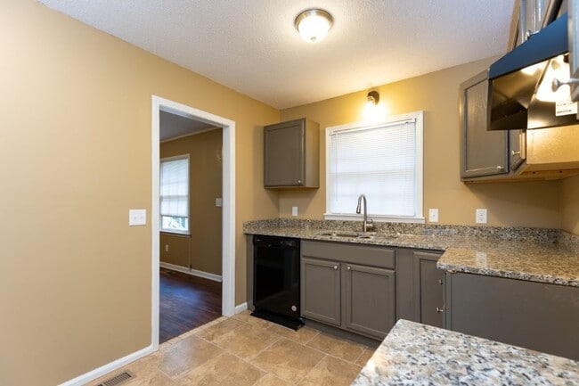 Building Photo - Pet-Friendly 3BR with Bonus Room, Deck & G...