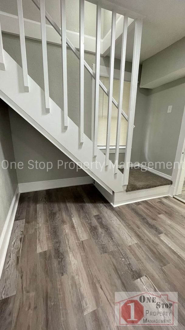 Building Photo - 4 Bedroom 2 bathroom in Kansas City!