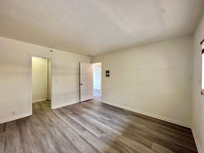 Building Photo - Updated Crown Point Condo With Wood Style ...