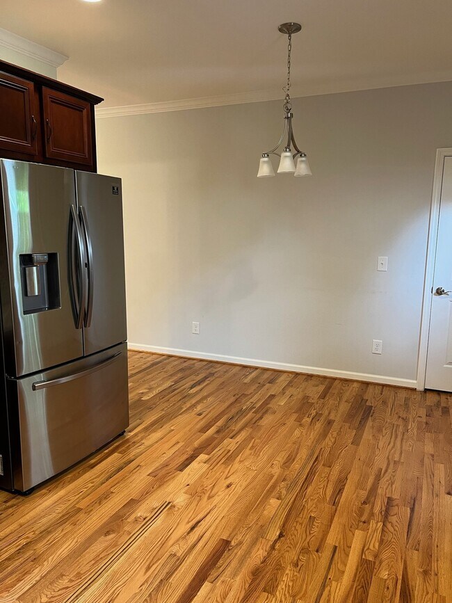 Building Photo - "Charming 2-Bed, 2-Bath Condo with Gleamin...