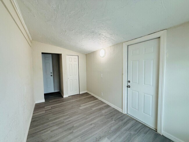 Building Photo - remodeled home in St. Pete
