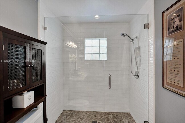 Building Photo - 1479 Sunset Way