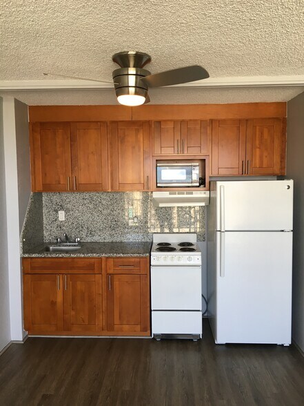 Primary Photo - 2345 Ala Wai Blvd
