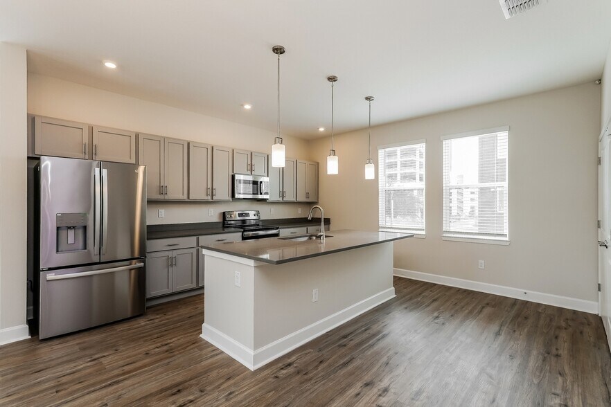 Monterey Townhomes 3421 W Arch St Tampa FL 33607 Apartment Finder