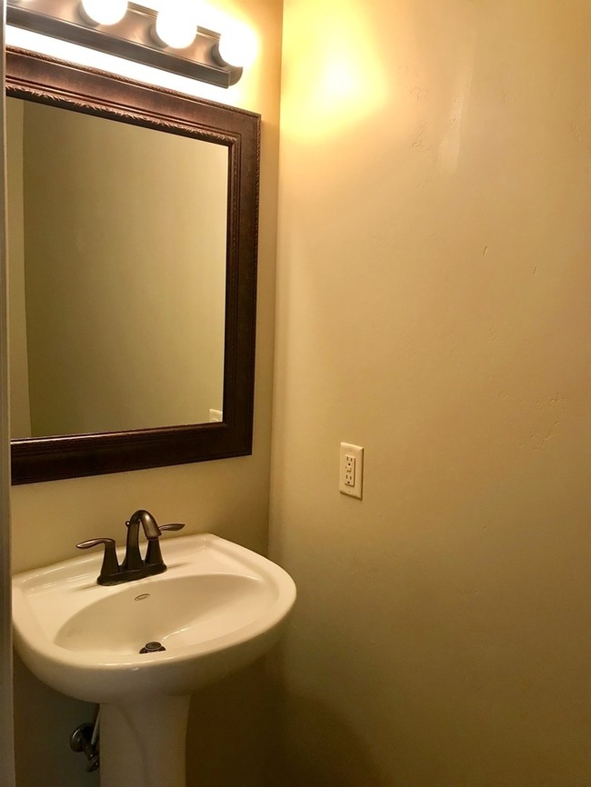 Building Photo - **Beautiful Little Valley Home**